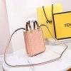 可愛い フェンディ 偽物 Sunshine Shopper FF柄 レザーミニバッグ fey94469 - 画像 (2)