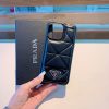 追跡付き発送【プラダ】レザー スマホケース 偽物♪iPhone14Pro/14proMaxケース 1ZH165_2CLT_F0002 - 画像 (3)