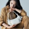 【セレブ多数愛用】ミュウミュウ ボディバッグ 偽物アンダーバッグ myh52813