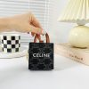大人気!セリーヌ トリオンフ ロゴ マイクロ 偽物バーティカル カバ チャーム Ces52321 - 画像 (2)