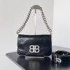可愛いバレンシアガ 偽物 BB Soft スモールフラップバッグ bai81533
