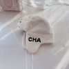 ☆超人気☆シャネル 耳当て付き帽子 コピー 刺繍ロゴ もこもこ 2色 shh88016 - 画像 (6)