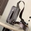 最新でオシャレロエベ パチモン Molded Sling カーフスキン スリングバッグ loo15477 - 画像 (2)