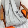 【シンプル上品な防寒アイテム】エルメス Badges Soieマフラー コピー H394801T02 - 画像 (4)