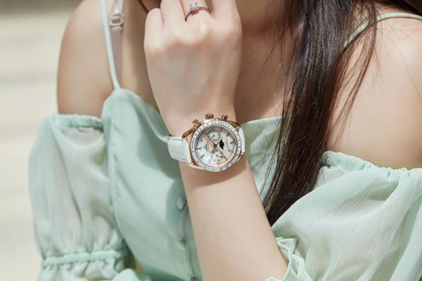 オメガ スピードマスター 偽物 ムーンフェイズ コーアクシャル マスタークロノメーター 38mm 304.23.44.52.06.001 - 画像 (9)