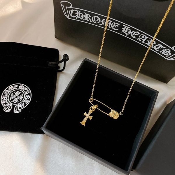 【限定カラー】【クロムハーツ ネックレス コピー】CHクロス 22K セーフティピン ゴールド Kub13317 - 画像 (3)