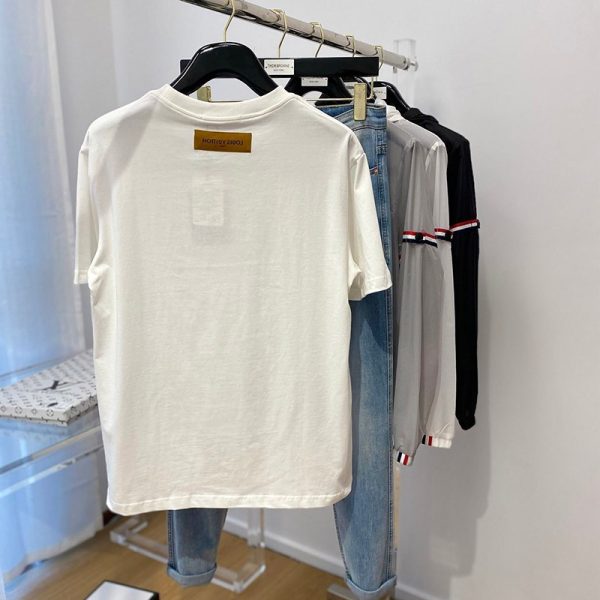 春夏に！ヴィトン Ｔシャツ コピー ハーフパンツデニムスニーカーに！半袖 1A7WIE - 画像 (8)