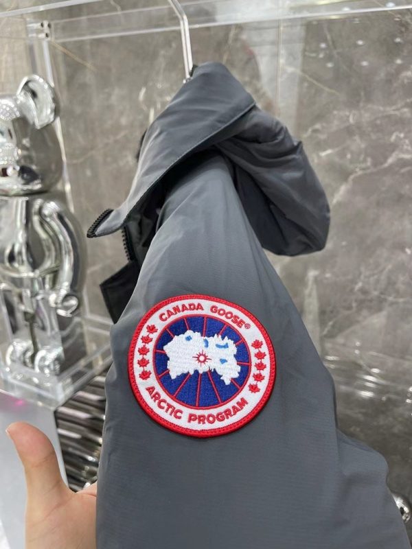 完売必至 カナダグース × オクトーバーズベリーオウンコピーコラボダウンジャケットが Cae74626 - 画像 (4)