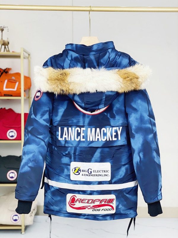 目を惹くカラー カナダグース Lance Mackey ワッペン付きダウンジャケット偽物 コート Cau43382 - 画像 (3)