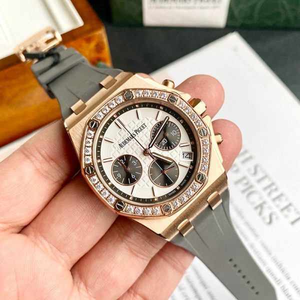 大人気!!新色 オーデマピゲ ロイヤルオーク 偽物 ダイヤモンド クロノ 37mm 26231OR.ZZ.D003CA.01 - 画像 (2)