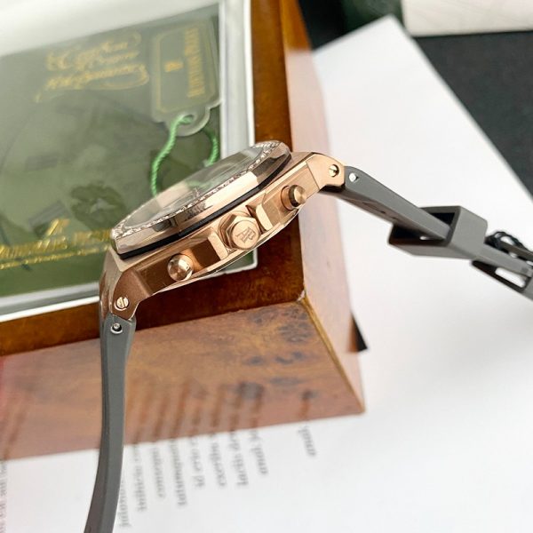 大人気!!新色 オーデマピゲ ロイヤルオーク 偽物 ダイヤモンド クロノ 37mm 26231OR.ZZ.D003CA.01 - 画像 (4)