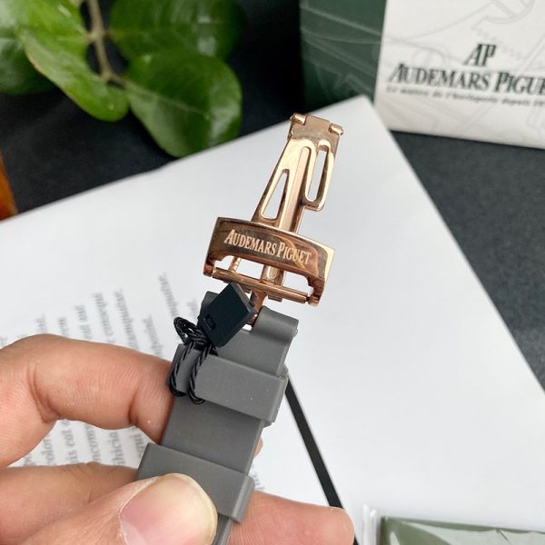 大人気!!新色 オーデマピゲ ロイヤルオーク 偽物 ダイヤモンド クロノ 37mm 26231OR.ZZ.D003CA.01 - 画像 (5)