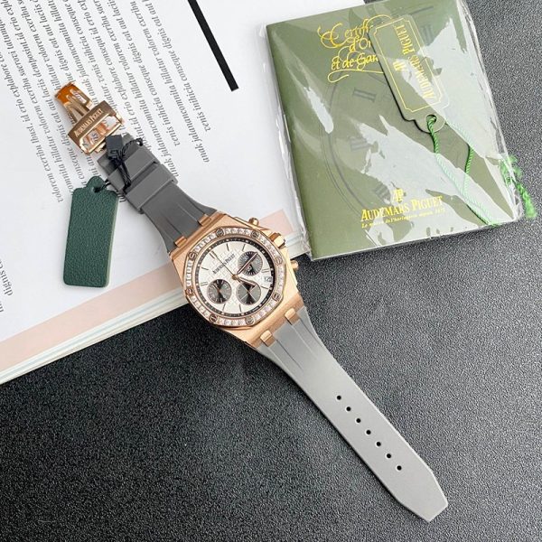 大人気!!新色 オーデマピゲ ロイヤルオーク 偽物 ダイヤモンド クロノ 37mm 26231OR.ZZ.D003CA.01 - 画像 (7)