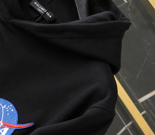 稀少バレンシアガ パーカー 偽物 SPACE BOXY ミディアムフリース フーディ 651799TKVD9040 - 画像 (5)