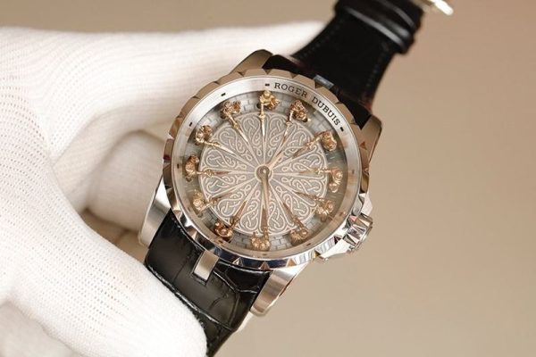 超話題!ロジェデュブイ ナイツ オブ ザ ラウンドテーブル ダマスカスチタン コピー シルバー  45MM roj24159 - 画像 (3)
