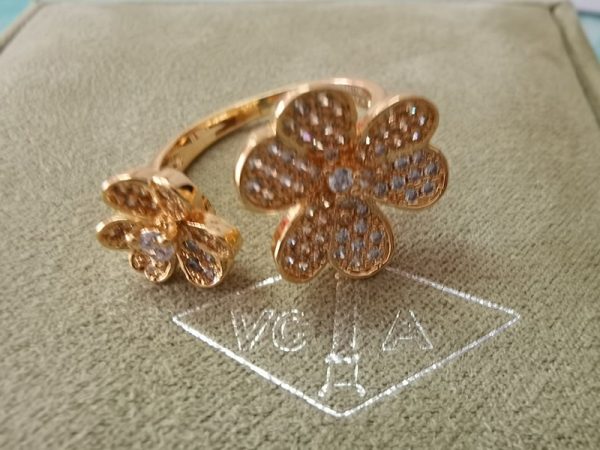 累積売上総額第１位！ヴァンクリーフ&アーペル＊フリヴォル アントレ レ ドア リングVCARB67500 - 画像 (3)