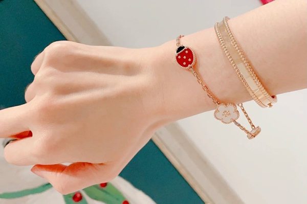 ヴァンクリーフ ブレスレット コピー★ラッキースプリング てんとう虫 ブレスレット VCARP7RR00 - 画像 (6)