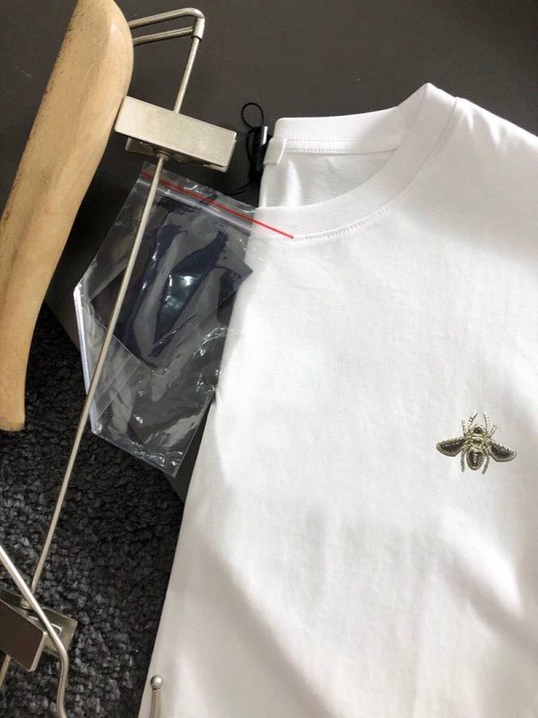 ディオール × Kaws ビー ワンポイント Tシャツ偽物 ブラック 蜂 2色 det60758 - 画像 (4)