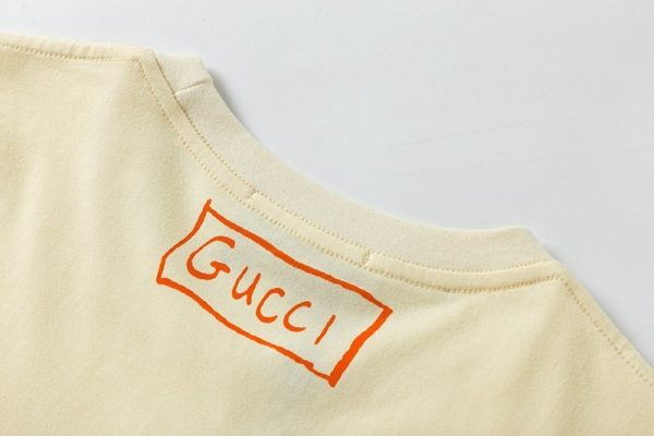 目を惹くカラー グッチ コットン Tシャツ 偽物 半袖 ロゴ guq72551 - 画像 (4)