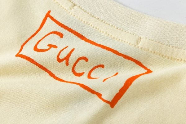 目を惹くカラー グッチ コットン Tシャツ 偽物 半袖 ロゴ guq72551 - 画像 (6)