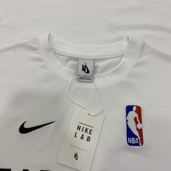 最安値挑戦フィアオブゴッド ナイキ NBA コラボ Tシャツ 偽物 ホワイト fiw83030 - 画像 (4)