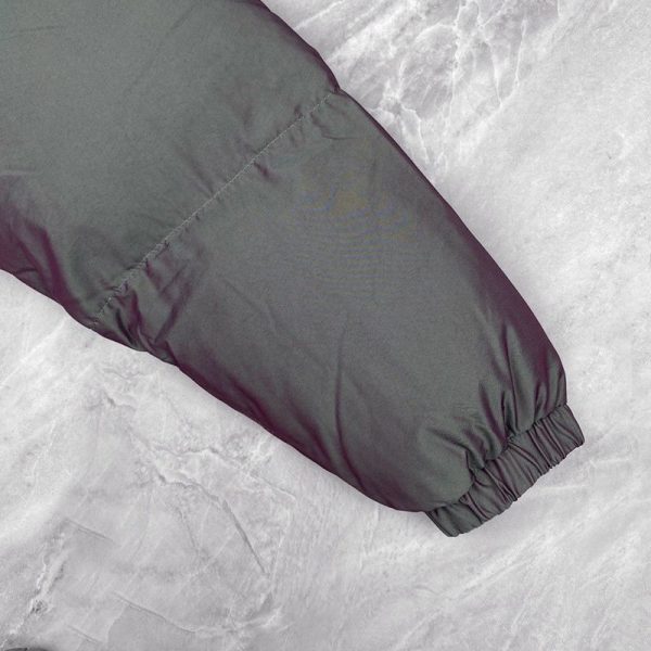 【日本未発売】フィアオブゴッド ESSENTIALS 偽物 レーザ ダウンジャケット ブラック fib91276 - 画像 (8)