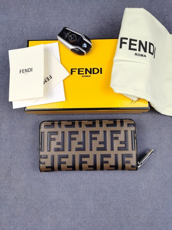 超希少！フェンディ 財布 偽物 ラムレザー カスタマイズ ピーカブー ロゴ カード ジッパーウォレット feh04391 - 画像 (2)