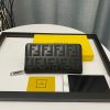 人気No1フェンディ ラムレザー ピーカブー ロゴ カード ジッパーウォレット 偽物 カスタマイズ fed60051 - 画像 (5)