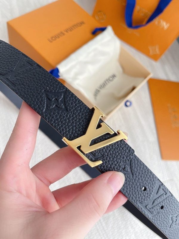 定番ルイヴィトン スーパーコピー サンチュール・LVイニシャル 30MM リバーシブルベルト vuw77536 - 画像 (3)