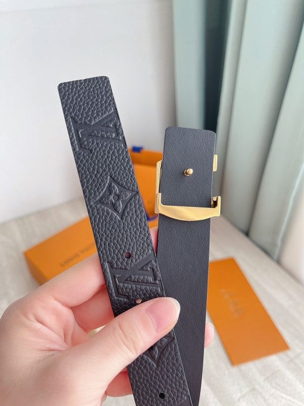 定番ルイヴィトン スーパーコピー サンチュール・LVイニシャル 30MM リバーシブルベルト vuw77536 - 画像 (7)