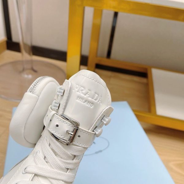世界中で大人気♪プラダ モノリス コピー ブラッシュドレザーxナイロン コンバットブーツ pux73192 - 画像 (9)