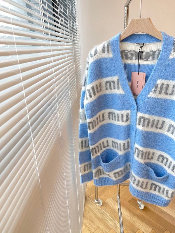 目を惹くカラー☆ミュウミュウ セーター 偽物☆オーバーサイズロゴモヘアセーター♪ myg99434 - 画像 (3)