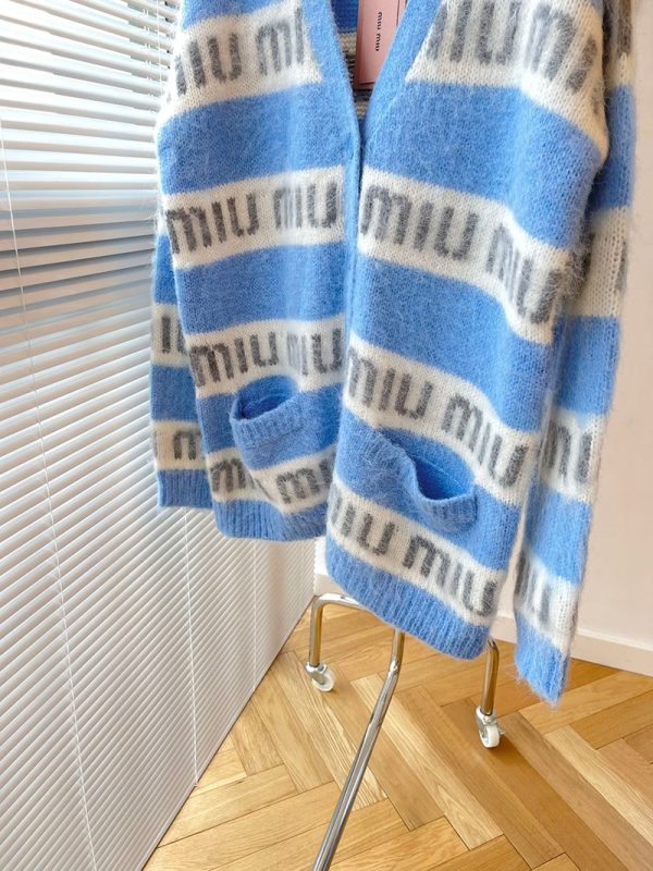 目を惹くカラー☆ミュウミュウ セーター 偽物☆オーバーサイズロゴモヘアセーター♪ myg99434 - 画像 (4)