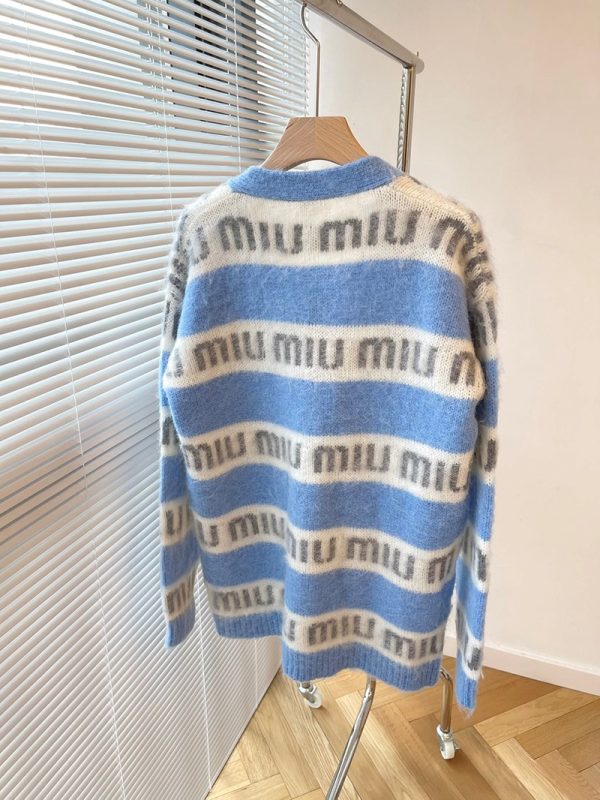目を惹くカラー☆ミュウミュウ セーター 偽物☆オーバーサイズロゴモヘアセーター♪ myg99434 - 画像 (9)