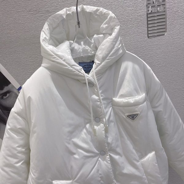 人気No1プラダ マウンテンパーカー 偽物◆ライトポリエステル パッド入りジャケット リネアロッサ pug37523 - 画像 (2)