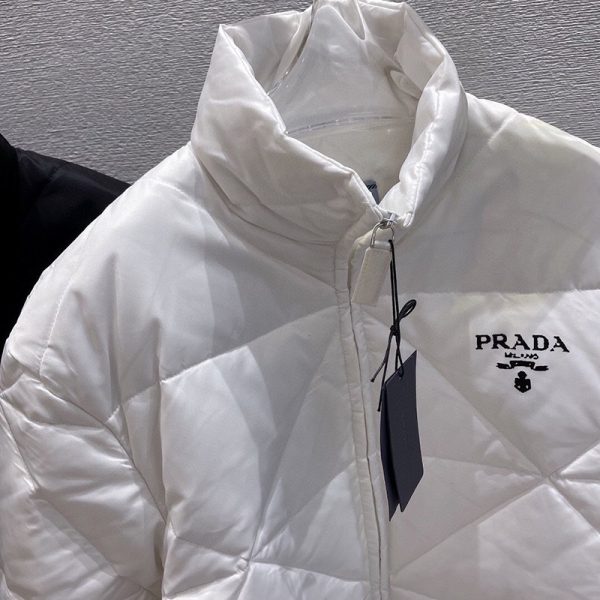 ☆超人気☆★プラダ ダウン 偽物 アウトレット フード付き ショート ダウン ジャケット puq84501 - 画像 (2)