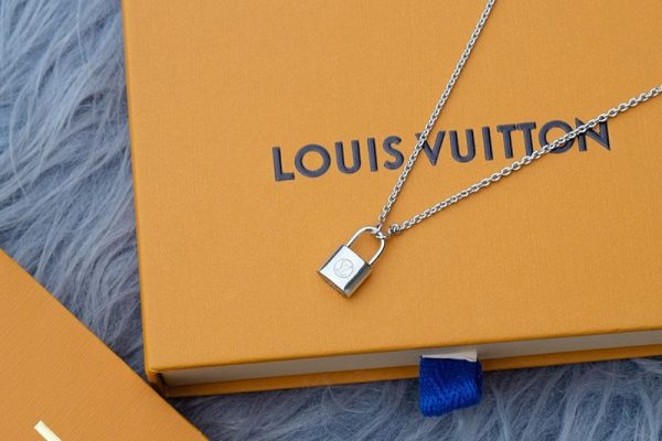 【日本未発売】ルイヴィトン パンダンティフ 偽物 シルバーロックイット ネックレス Q93559 - 画像 (5)