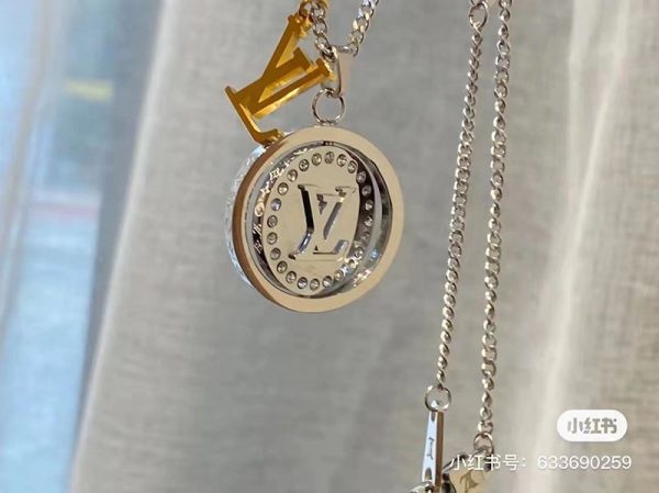 超希少！ルイヴィトン ペンダントLVキャッチ 偽物 ネックレス M80184 - 画像 (5)