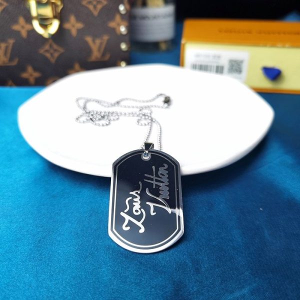 日本未入荷ルイヴィトン ペンダントシグネチャーLV 偽物 ネックレス M00321 - 画像 (3)