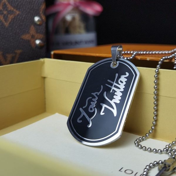 日本未入荷ルイヴィトン ペンダントシグネチャーLV 偽物 ネックレス M00321 - 画像 (4)