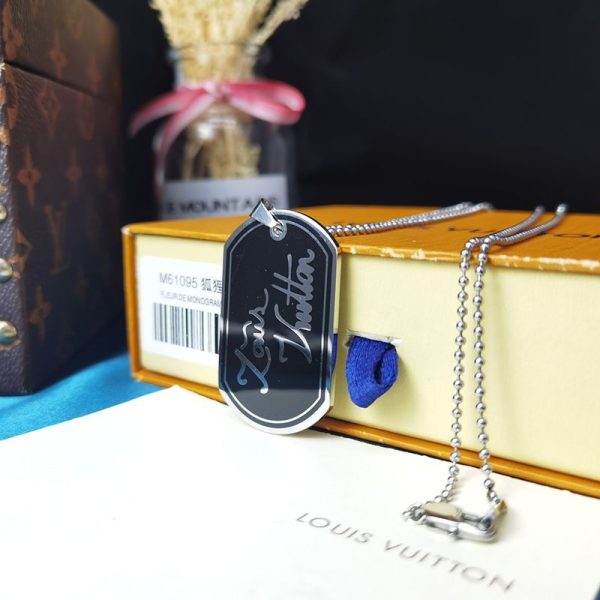 日本未入荷ルイヴィトン ペンダントシグネチャーLV 偽物 ネックレス M00321 - 画像 (9)
