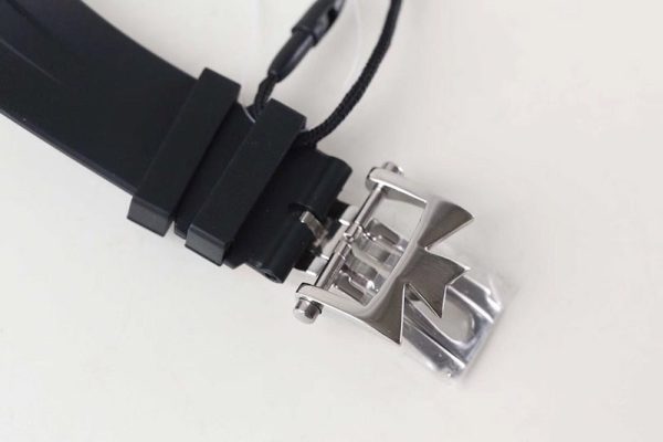 【日本未発売】ヴァシュロン コンスタンタン オーヴァーシーズ デュアルタイム vay74411 - 画像 (9)