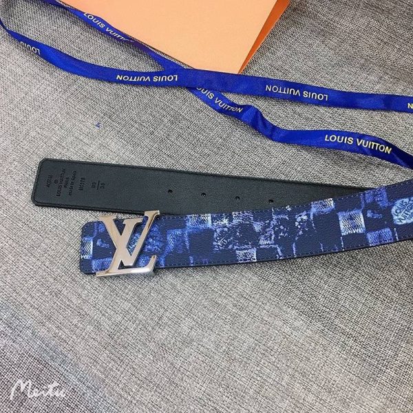 ★日本!!人気！ルイヴィトン 偽物 サンチュール・LVイニシャル 40MM リバーシブルベルト vuw90599 - 画像 (4)