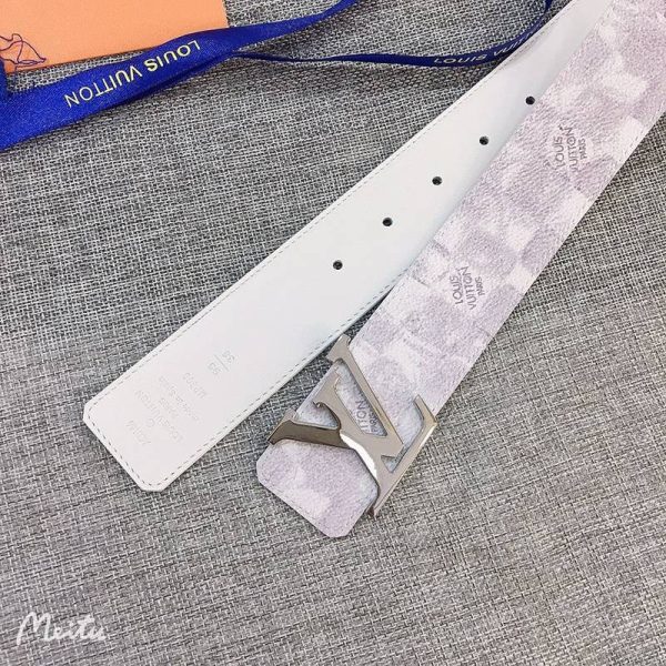 送料込ルイヴィトン コピー サンチュール・LVイニシャル 40MM リバーシブルベルト vur11055 - 画像 (4)