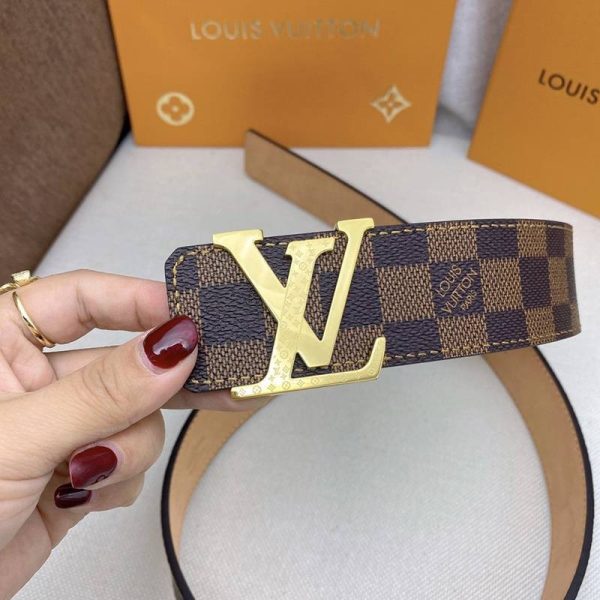 世界中で大人気♪ルイヴィトン サンチュール・LVイニシャル スーパーコピー 40MM リバーシブル ベルト vuc86599 - 画像 (3)