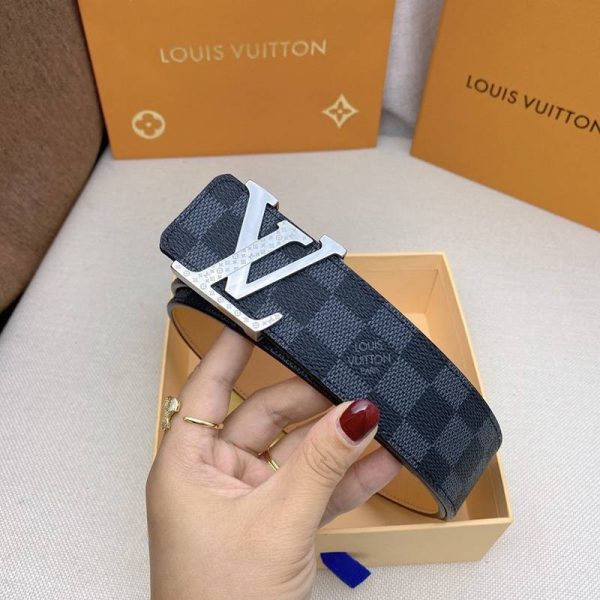 可愛いルイヴィトン サンチュール・LVイニシャル コピー 40MM リバーシブル ベルト vui94540 - 画像 (5)
