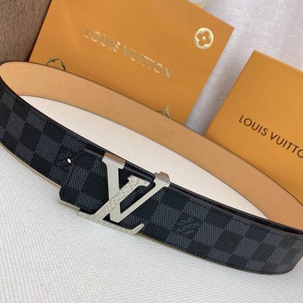 可愛いルイヴィトン サンチュール・LVイニシャル コピー 40MM リバーシブル ベルト vui94540 - 画像 (6)