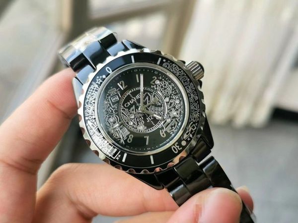 目を惹くカラーシャネル 偽物 J12・33&38mm 世界限定 ブラックセラミック shy13878 - 画像 (3)
