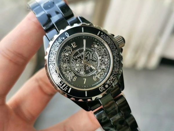 目を惹くカラーシャネル 偽物 J12・33&38mm 世界限定 ブラックセラミック shy13878 - 画像 (4)