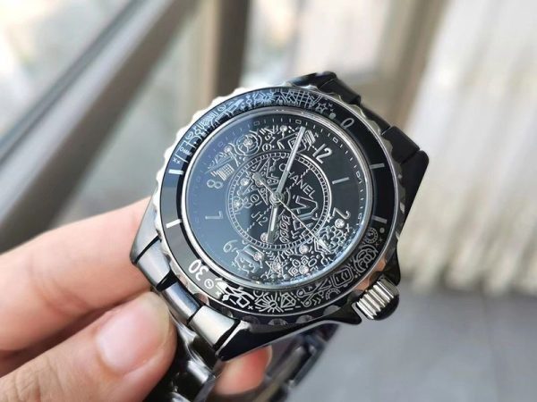 目を惹くカラーシャネル 偽物 J12・33&38mm 世界限定 ブラックセラミック shy13878 - 画像 (9)